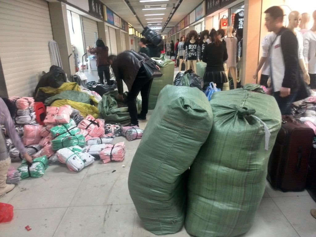 Wanjia Clothes Wholesale Market- Busy To Packing The Cargoes