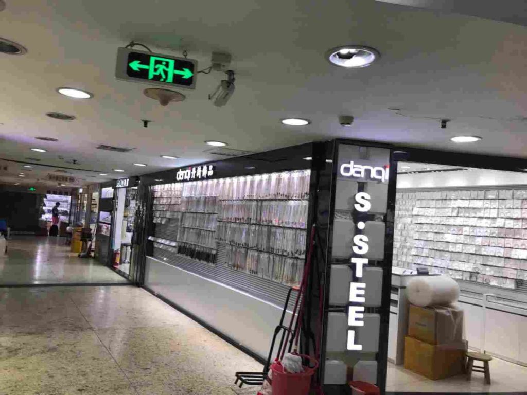 Guangzhou-Silver-and-Gold-Jewelry-Wholesale-Markets-Shops-inside-Xijiao-Building
